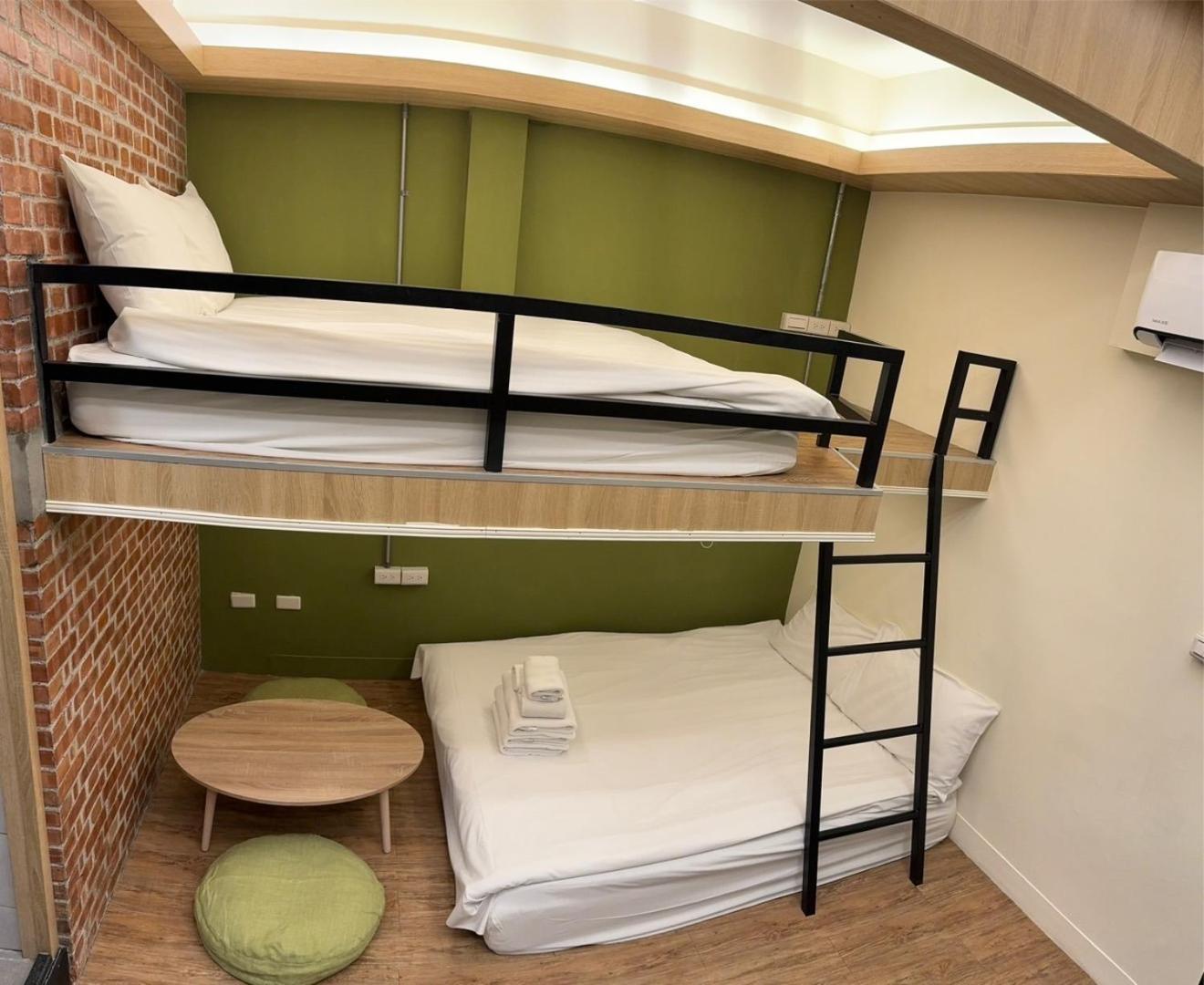 Bird Series B&B&Hostel複合式民宿#本國旅客須先匯款 Tainan Esterno foto