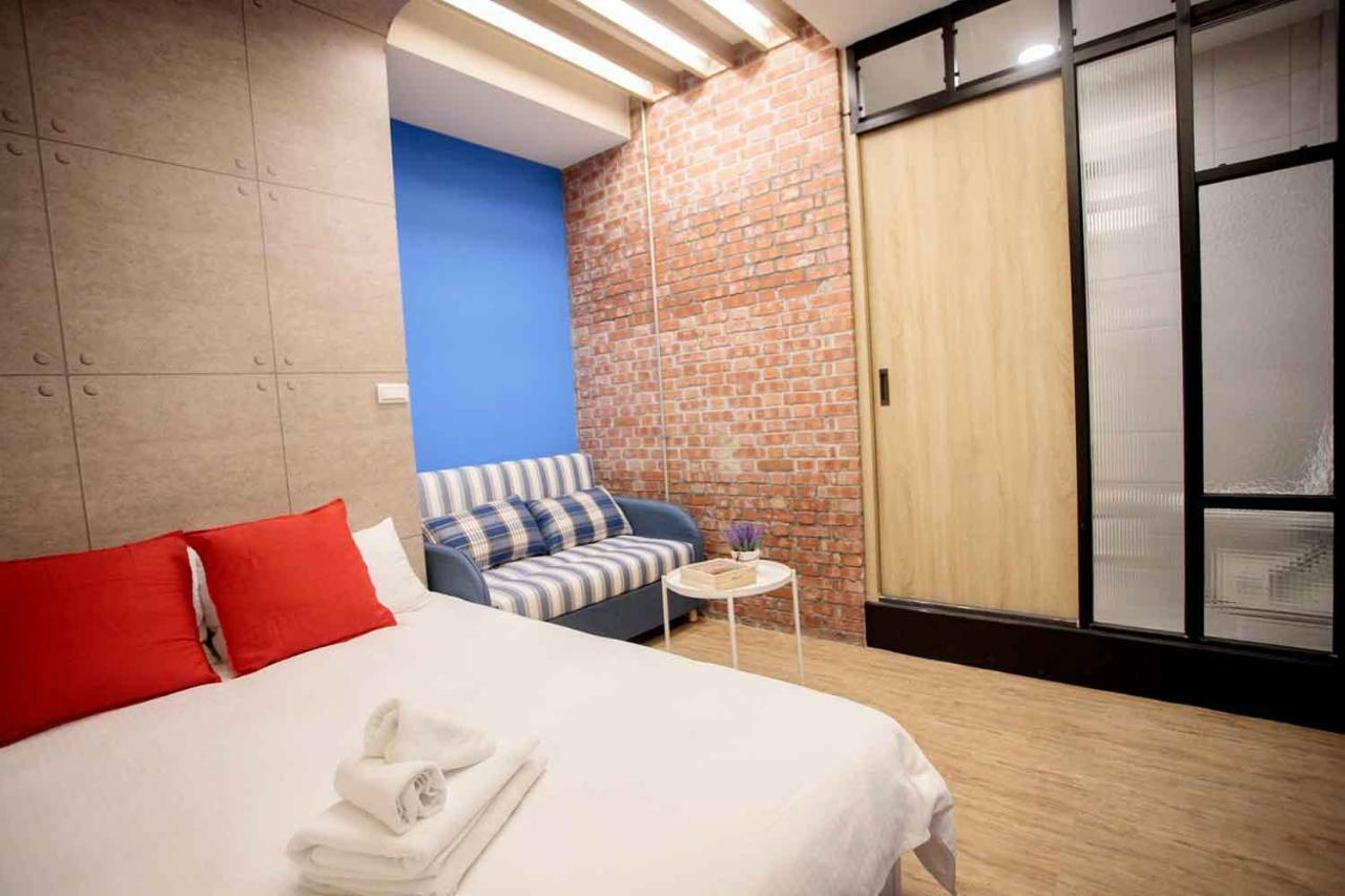 Bird Series B&B&Hostel複合式民宿#本國旅客須先匯款 Tainan Esterno foto