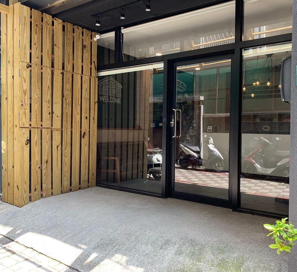 Bird Series B&B&Hostel複合式民宿#本國旅客須先匯款 Tainan Esterno foto