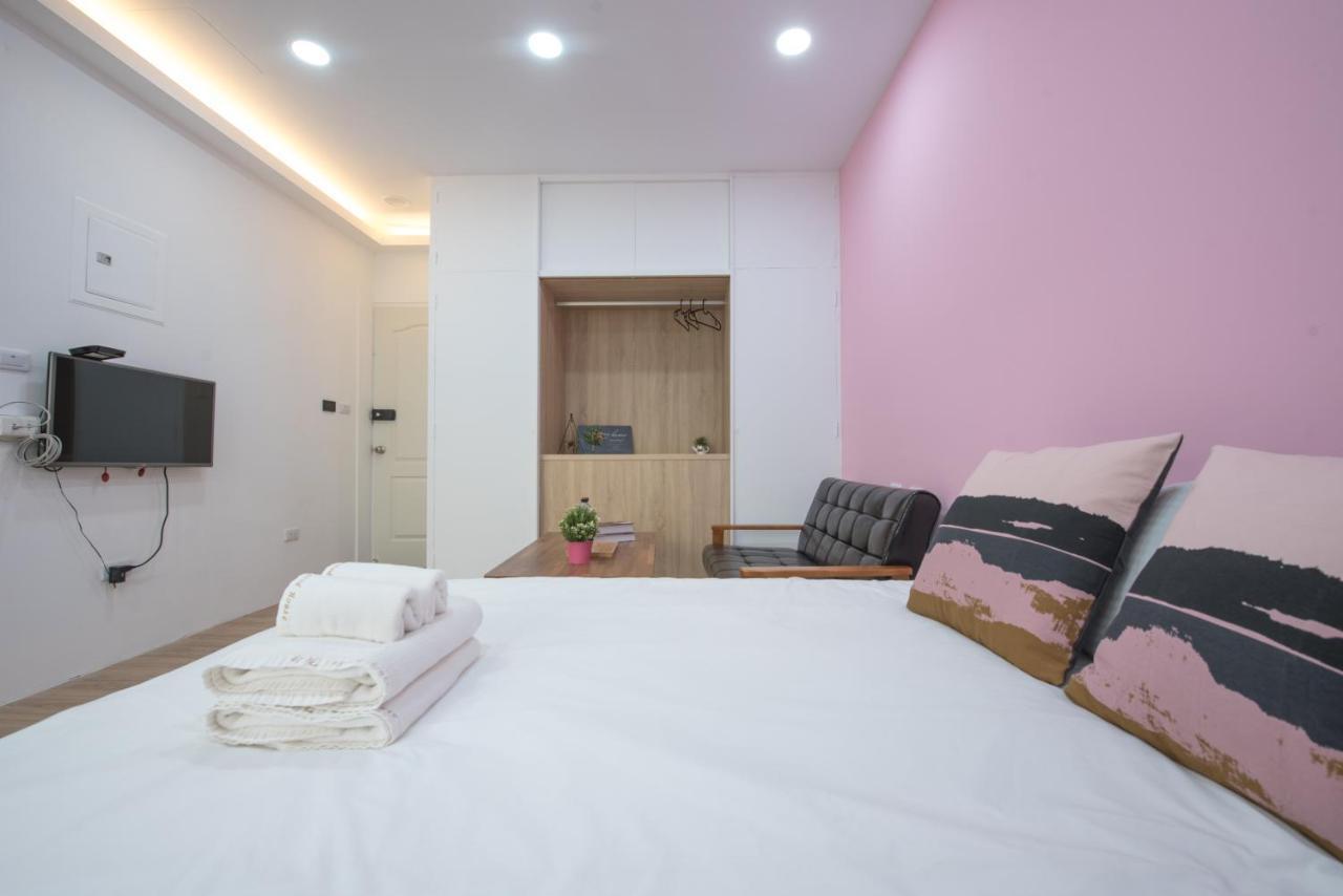 Bird Series B&B&Hostel複合式民宿#本國旅客須先匯款 Tainan Esterno foto