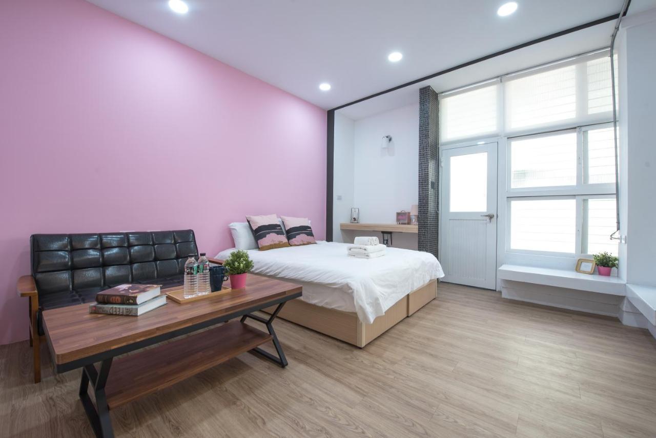 Bird Series B&B&Hostel複合式民宿#本國旅客須先匯款 Tainan Esterno foto