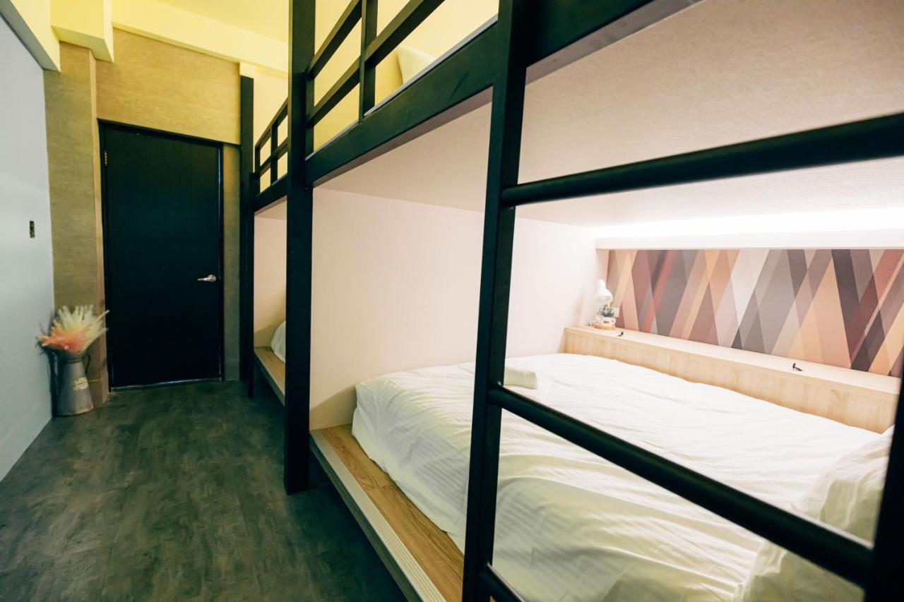 Bird Series B&B&Hostel複合式民宿#本國旅客須先匯款 Tainan Esterno foto